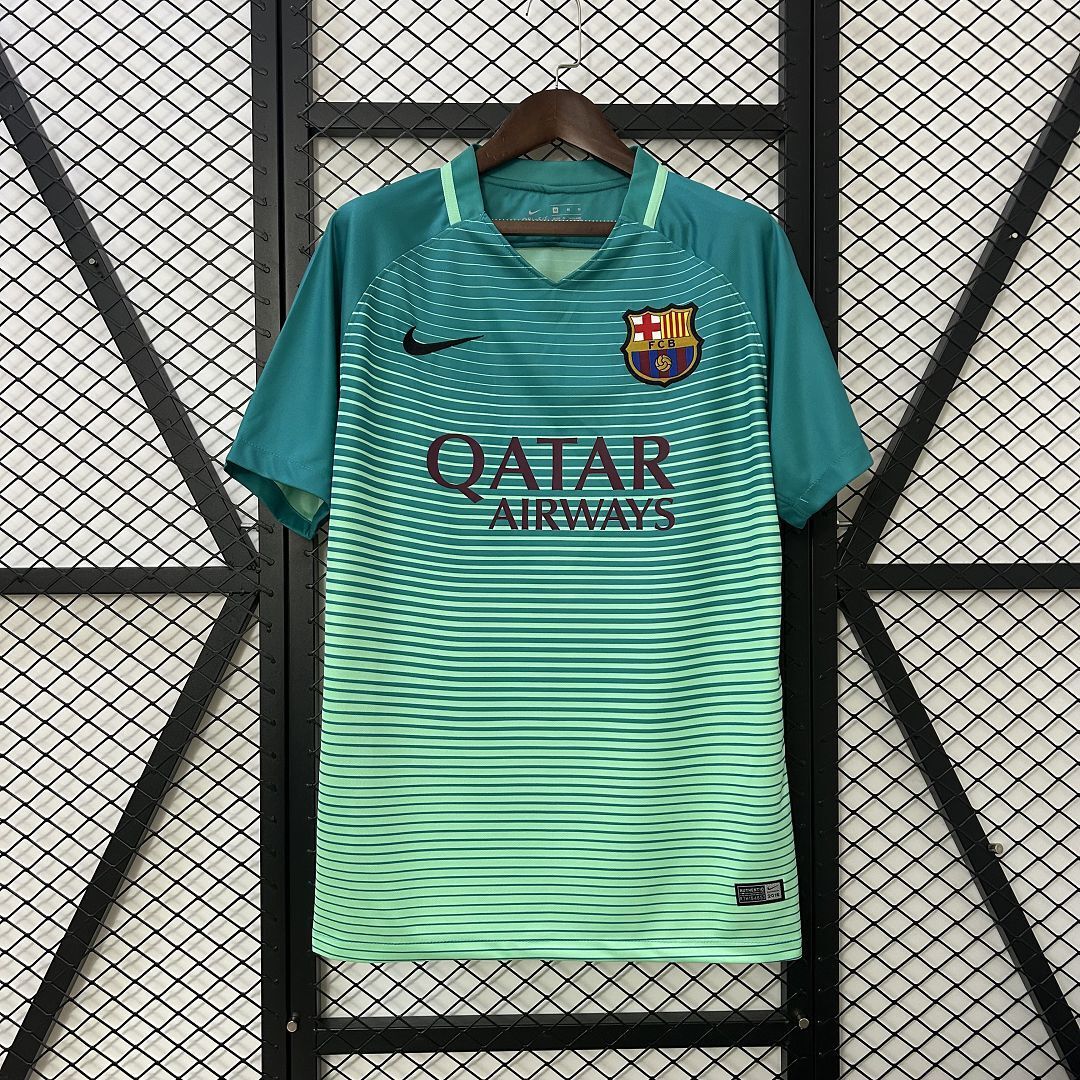 FC Barcelona 2016-17
Third Retro Jersey