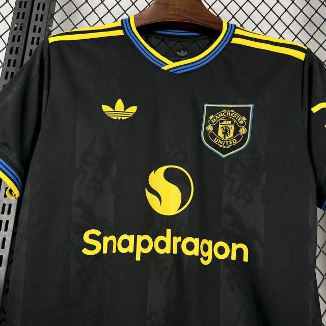 Camiseta de tercera equipación del Manchester United 2025/26