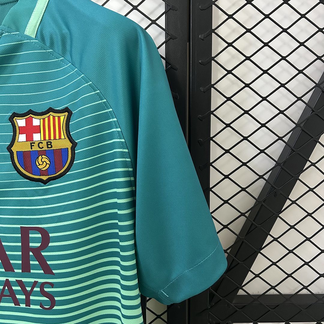 FC Barcelona 2016-17
Third Retro Jersey
