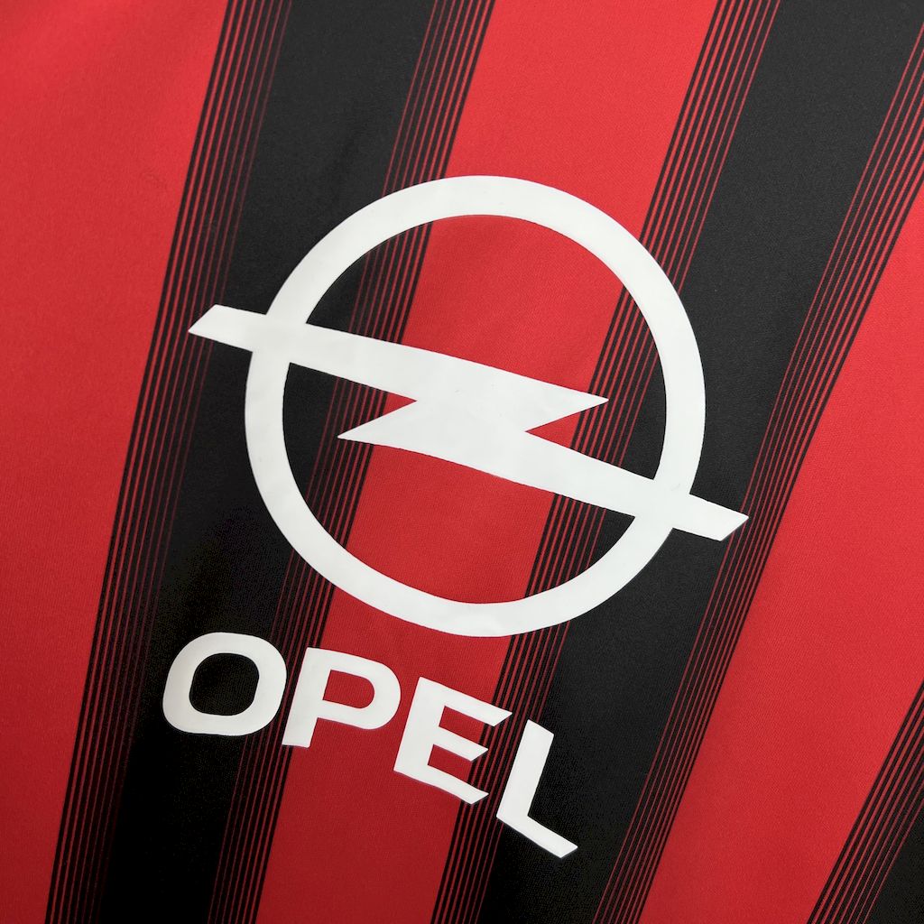 AC Milan 2004/05 Home Retro
Jersey